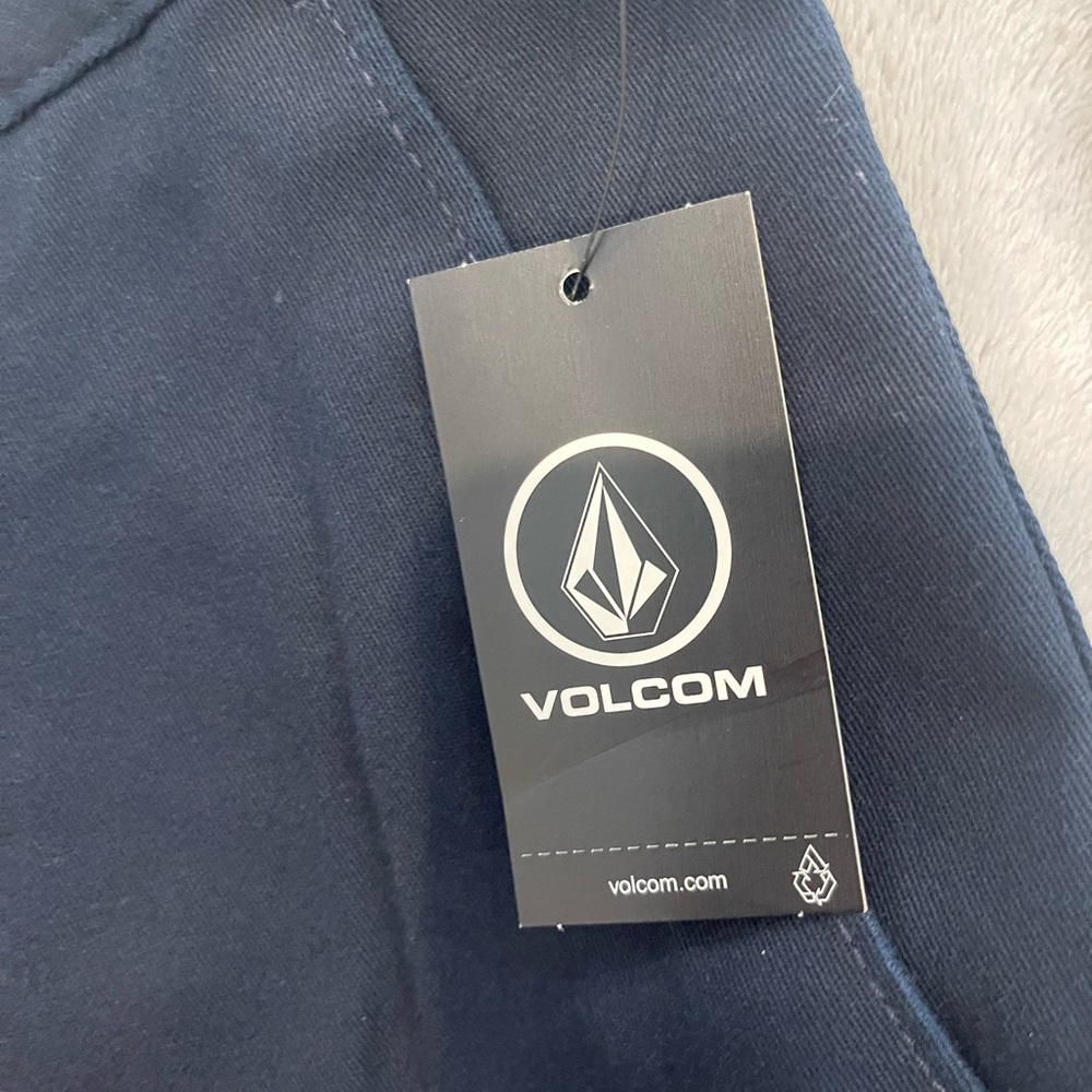 NWT volcom men's shorts. Navy blue